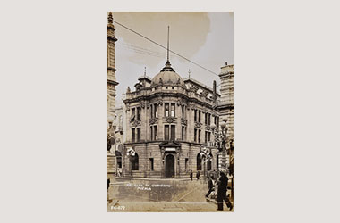 Foto - Postal Puebla, Puebla,Edificio del Banco Oriental de México,No identificada