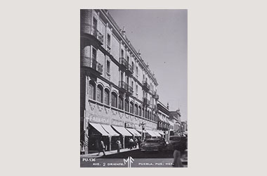 Foto - Postal Puebla, Puebla,Ave. 2 Oriente esq. Calle 5 de Mayo,1950 - 1960 aproximada