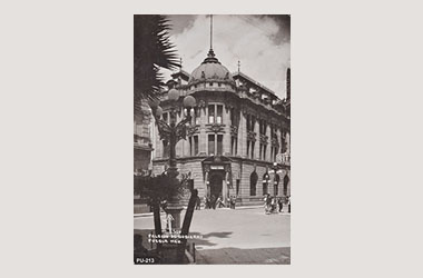 Foto - Postal Puebla, Puebla,Edificio del Banco Oriental de México,1940 - 1950 aproximada