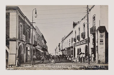 Foto - Postal Atlixco, Puebla,Calle Independencia,1910 aproximada