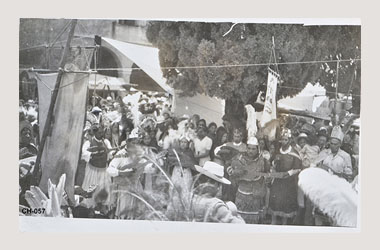 Foto - Postal Cholula, Puebla,Danzantes en el atrio del Santuario de los Remedios.,No identificada