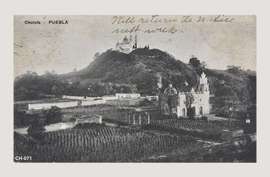 Foto - Postal Cholula, Puebla,Barrio de San Miguel Tianguishuac; al fondo pirámide y Santuario de los Remedios.,1910 aproximada