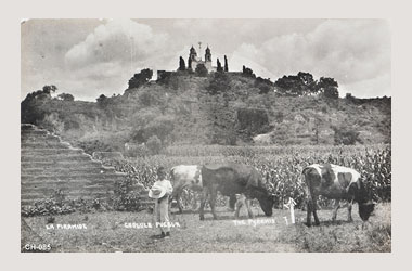 Foto - Postal Cholula, Puebla,Pirámide y Santuario de los Remedios.,1945 aproximada