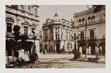 Foto - Postal Puebla, Puebla,Edificio del Banco Oriental de México,1950 - 1960 aproximada