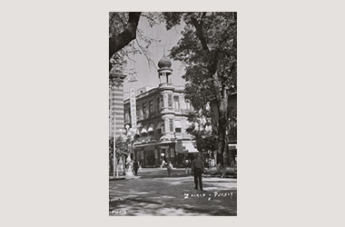 Foto - Postal Puebla, Puebla,Zócalo. Edificio "Círculo Español".,No identificada