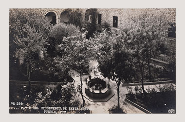 Foto - Postal Puebla, Puebla,Ex - Convento  de Santa Mónica. Patio,No identificada