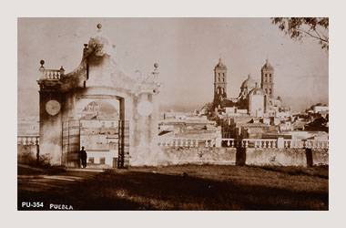 Foto - Postal Puebla, Puebla,Catedral de Puebla,1935 aproximada
