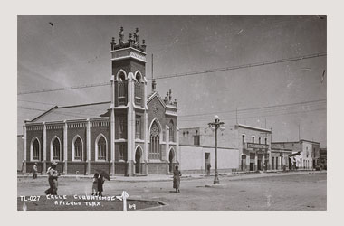 Foto - Postal Apizaco, Tlaxcala,Calle Cuauhtémoc,1940 - 1950 aproximada