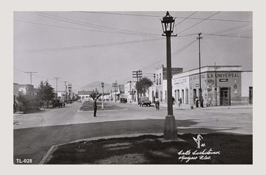 Foto - Postal Apizaco, Tlaxcala,Calle Cuauhtémoc,1940 - 1950 aproximada